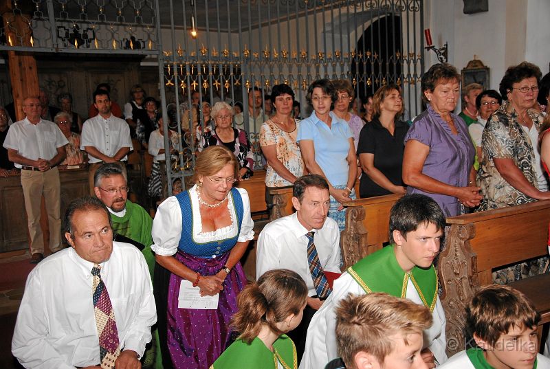 20_jahre_pfarrrer_schiessl_in_lauterbach_10.jpg - Fahnenweihe in Scheyern 2012