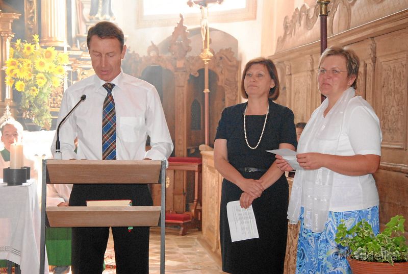 20_jahre_pfarrrer_schiessl_in_lauterbach_18.jpg - Fahnenweihe in Scheyern 2012