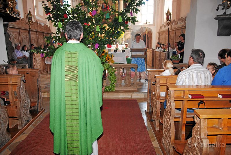20_jahre_pfarrrer_schiessl_in_lauterbach_23.jpg - Fahnenweihe in Scheyern 2012