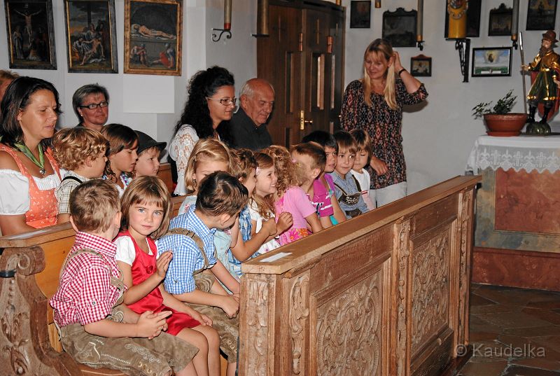 20_jahre_pfarrrer_schiessl_in_lauterbach_27.jpg - Fahnenweihe in Scheyern 2012
