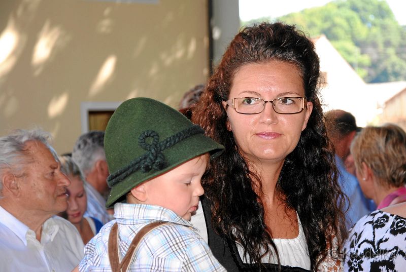 20_jahre_pfarrrer_schiessl_in_lauterbach_35.jpg - Fahnenweihe in Scheyern 2012