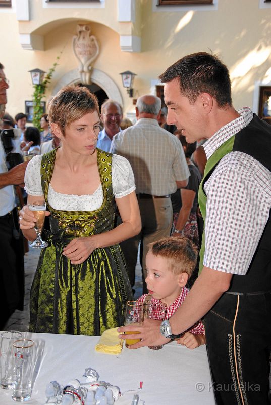 20_jahre_pfarrrer_schiessl_in_lauterbach_38.jpg - Fahnenweihe in Scheyern 2012
