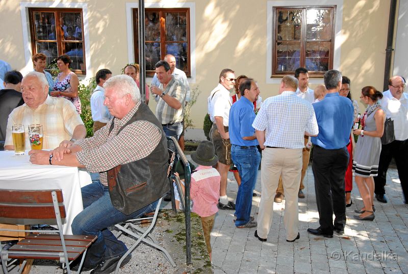 20_jahre_pfarrrer_schiessl_in_lauterbach_39.jpg - Fahnenweihe in Scheyern 2012