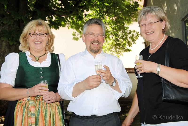 20_jahre_pfarrrer_schiessl_in_lauterbach_45.jpg - Fahnenweihe in Scheyern 2012