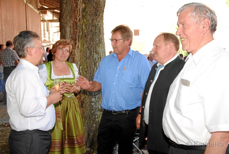 20_jahre_pfarrrer_schiessl_in_lauterbach_46.jpg - Fahnenweihe in Scheyern 2012