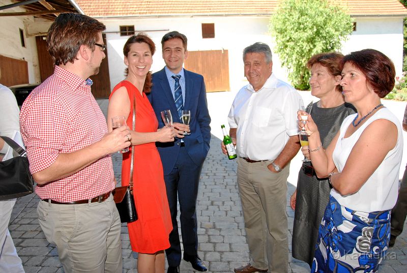 20_jahre_pfarrrer_schiessl_in_lauterbach_49.jpg - Fahnenweihe in Scheyern 2012
