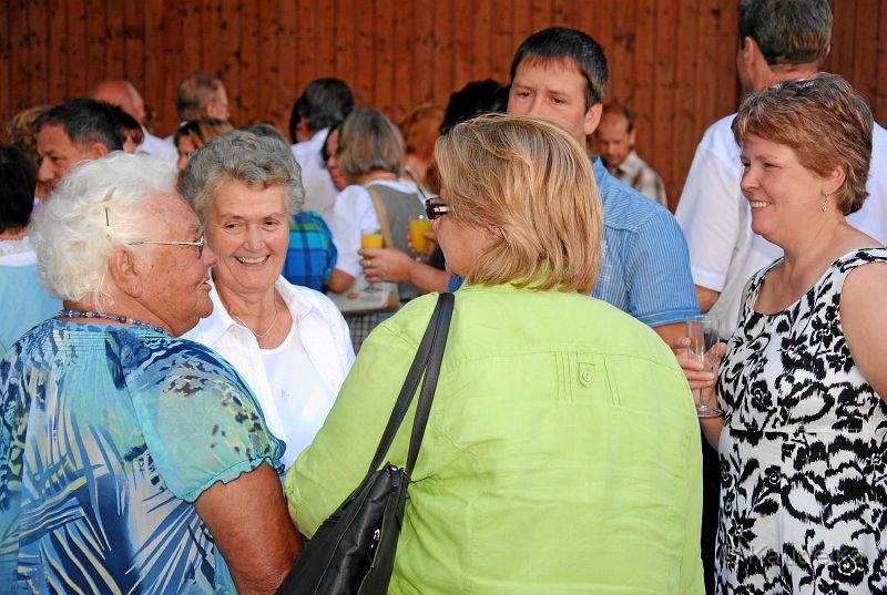 20_jahre_pfarrrer_schiessl_in_lauterbach_53.jpg - Fahnenweihe in Scheyern 2012