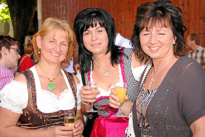 20_jahre_pfarrrer_schiessl_in_lauterbach_55.jpg - Fahnenweihe in Scheyern 2012