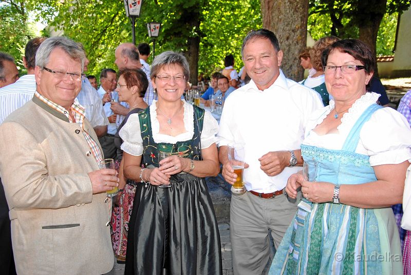 20_jahre_pfarrrer_schiessl_in_lauterbach_56.jpg - Fahnenweihe in Scheyern 2012