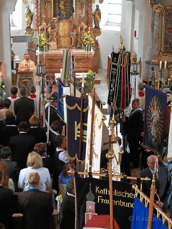 25-jaehriges_priesterjubilaeum_pfarrer_schiessl_12.jpg - 25-jÃ€hriges PriesterjubilÃ€um Pfarrer SchieÃl am 30.06.2013