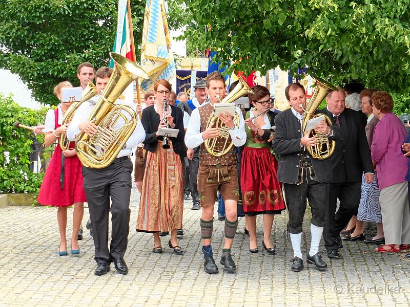 25-jaehriges_priesterjubilaeum_pfarrer_schiessl_28.jpg - 25-jÃ€hriges PriesterjubilÃ€um Pfarrer SchieÃl am 30.06.2013