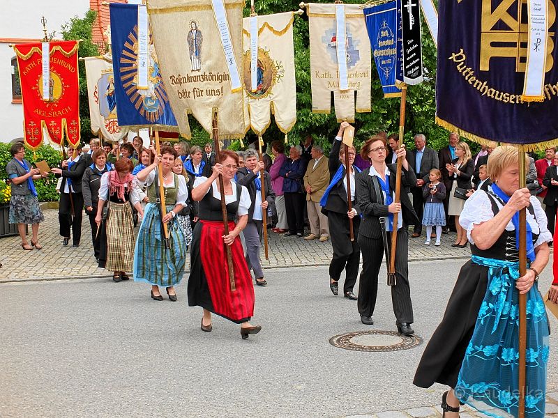 25-jaehriges_priesterjubilaeum_pfarrer_schiessl_30.jpg - 25-jÃ€hriges PriesterjubilÃ€um Pfarrer SchieÃl am 30.06.2013