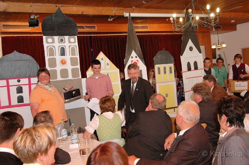 25-jaehriges_priesterjubilaeum_pfarrer_schiessl_56.jpg - 25-jÃ€hriges PriesterjubilÃ€um Pfarrer SchieÃl am 30.06.2013
