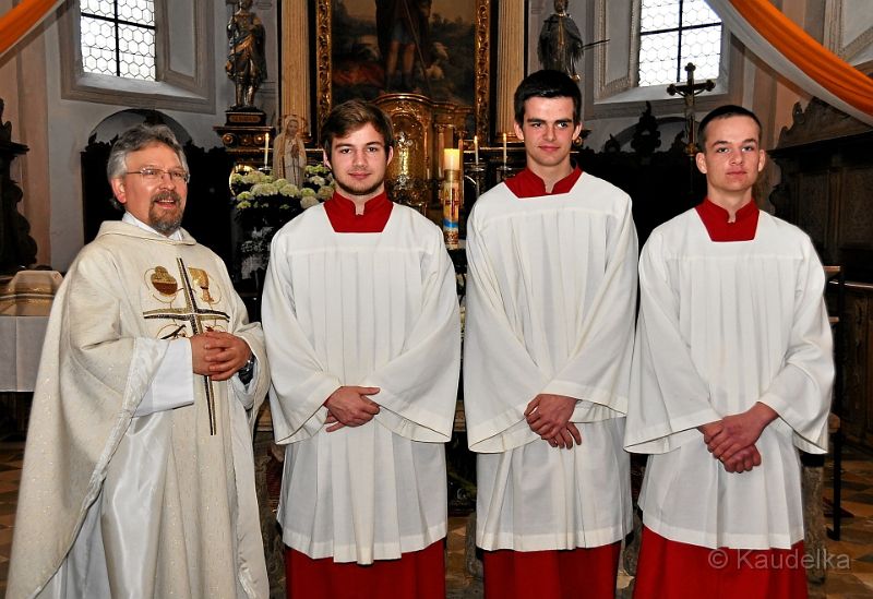 ministrantenverabschiedung_09.05.2015_10.jpg - Ministrantenverabschiedung der Pfarreien Nieder- und Oberlauterbach am 09.05.2015
