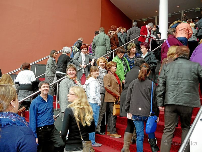 musicalfahrt_zu_sister_act_nach_stuttgart_03.jpg - Musicalfahrt zu Sister Act nach Stuttgart am 06.04.2013