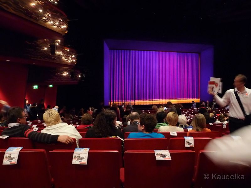 musicalfahrt_zu_sister_act_nach_stuttgart_04.jpg - Musicalfahrt zu Sister Act nach Stuttgart am 06.04.2013