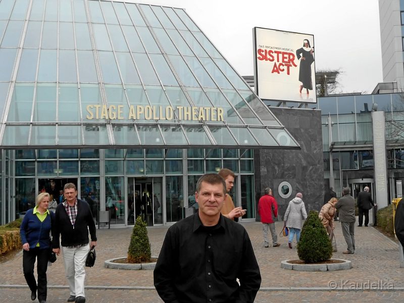 musicalfahrt_zu_sister_act_nach_stuttgart_09.jpg - Musicalfahrt zu Sister Act nach Stuttgart am 06.04.2013